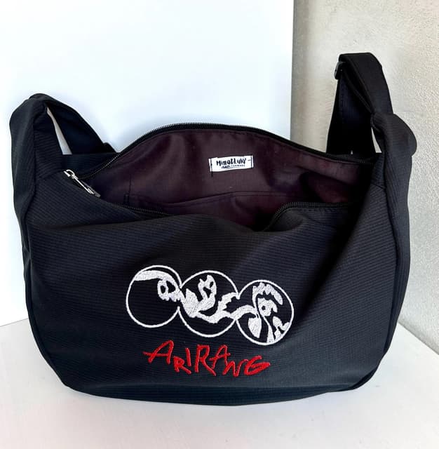 'Arirang' World Tour crossbody bag — photo 3