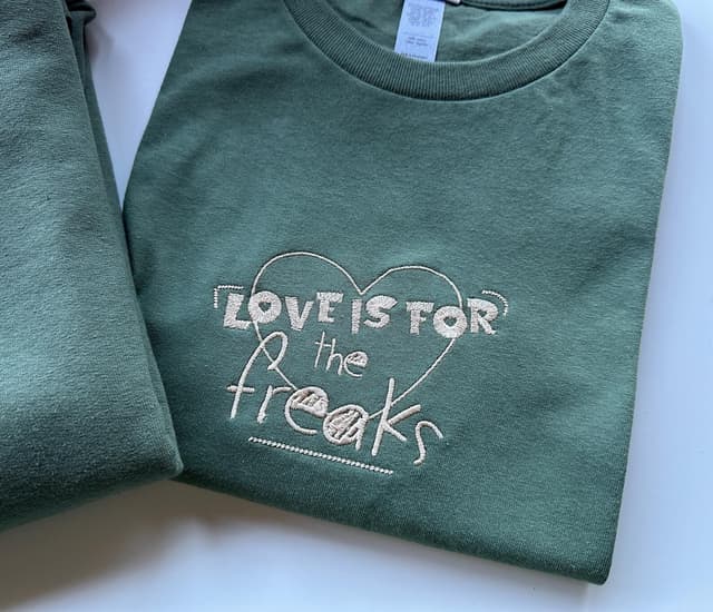 'Love is for the freaks' - oversized sweatshirt/t-shirt