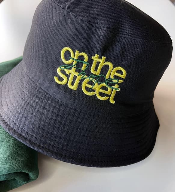 J-hope on the street - bucket hat/oversize sweatshirt — photo 3