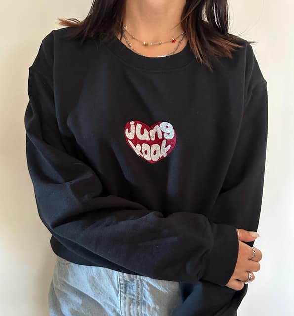 Jungkook - oversize sweatshirt — photo 3