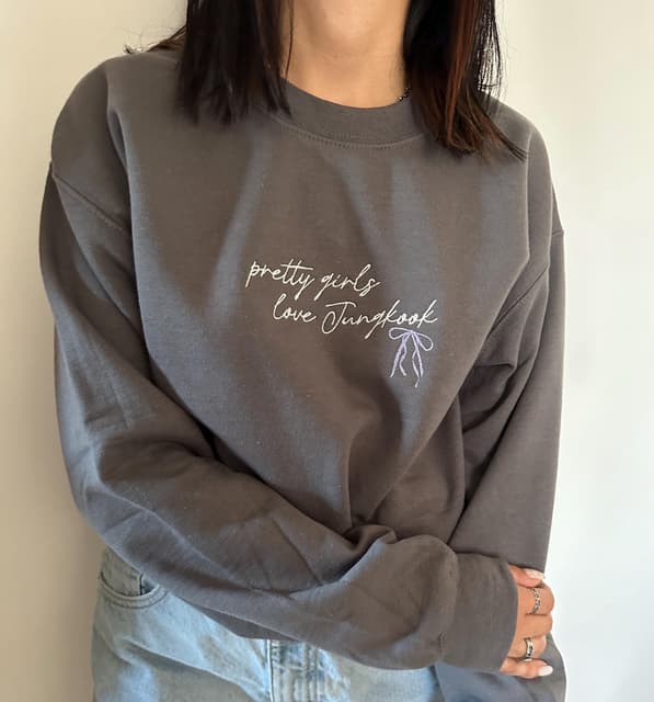 Jungkook - oversize sweatshirt — photo 2