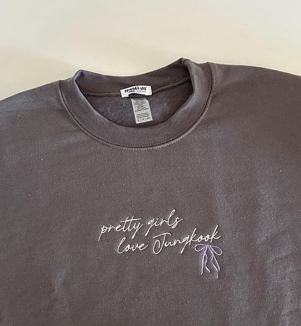 Jungkook - oversize sweatshirt — photo 4